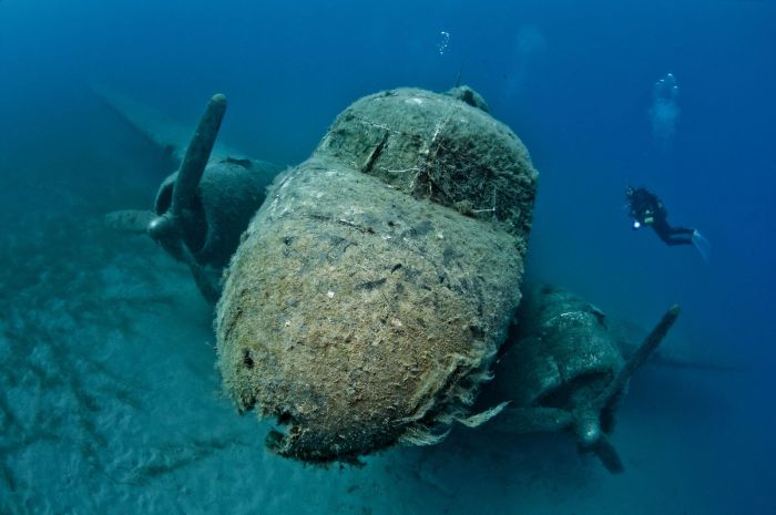 Underwater wreck diving tours
